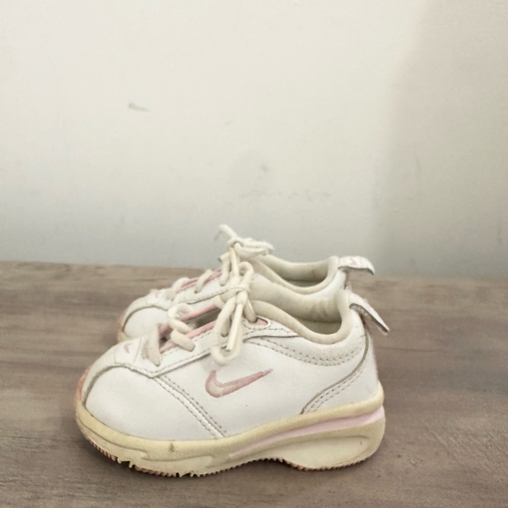 Nike Toddler sz 4 Baby Casual Sneakers Leather White Pink Shoes Non Marking Girl